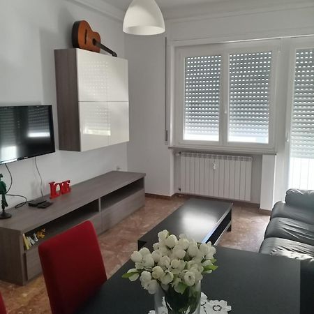 Love House - Apartment On The Beach 페스카라 외부 사진
