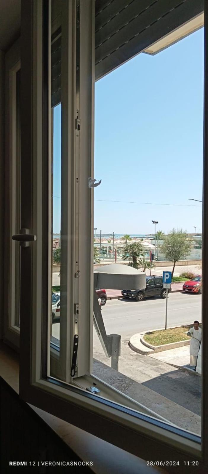 Love House - Apartment On The Beach 페스카라 외부 사진